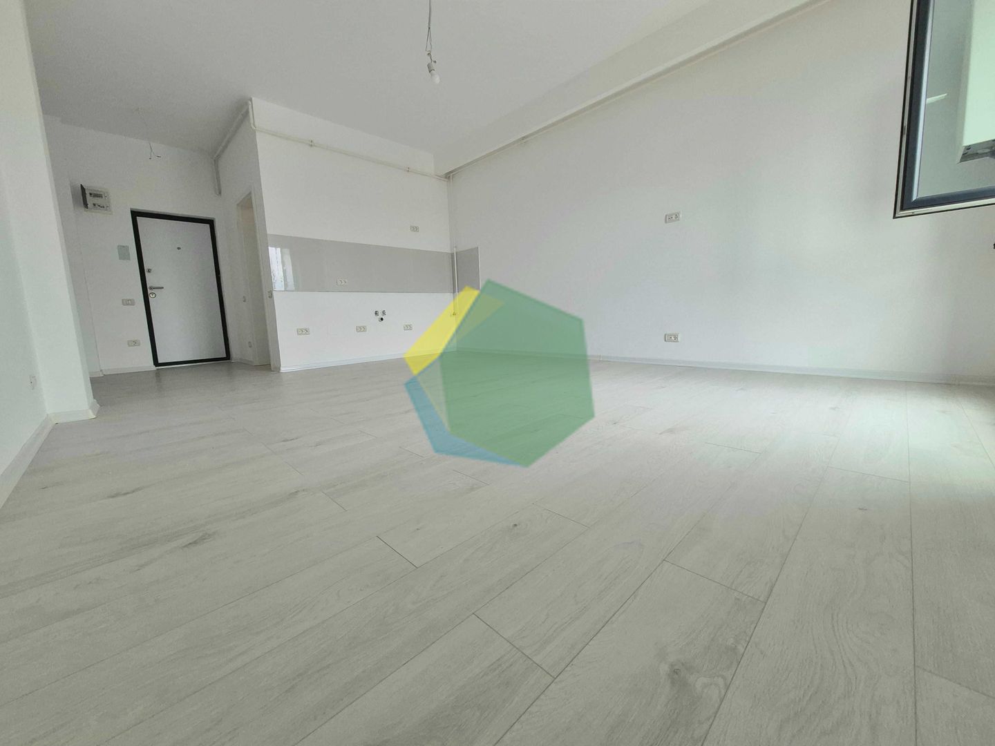 Garsonieră spatioasa 30 mp, bloc nou – Otopeni central - Poză 4