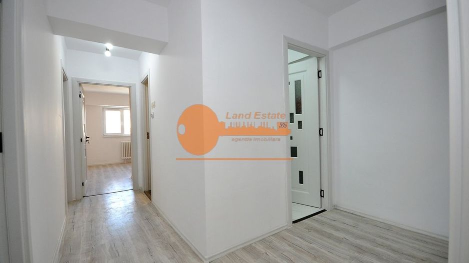 Apartament cu 3 camere in zona Pacii-Apusului - Poză 1