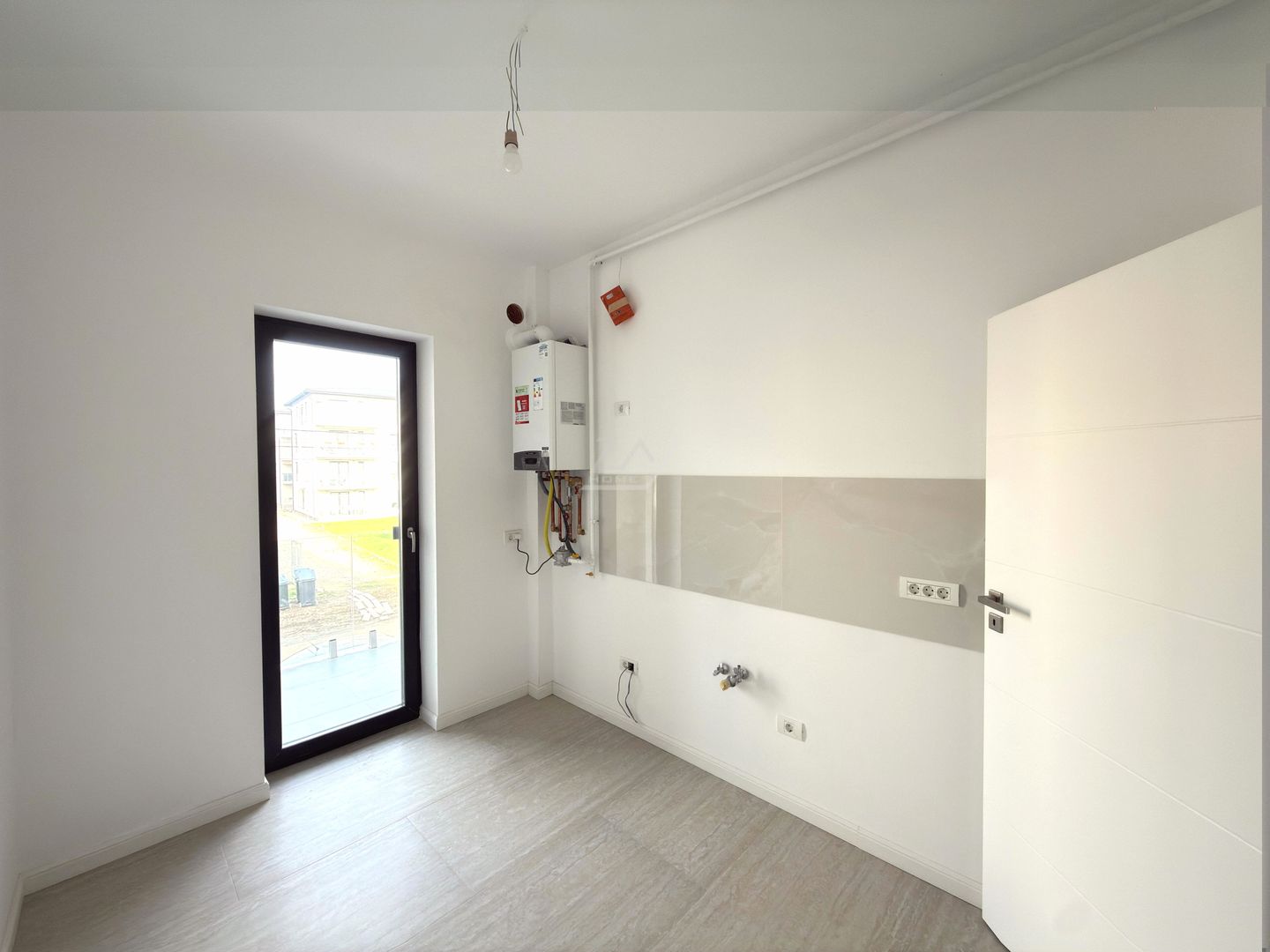 Bloc finalizat la asfalt. Decomandat. Etaj 1. Loc de parcare. - Poză 4