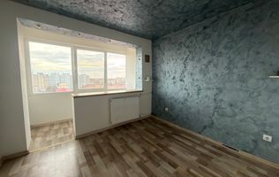 Etaj intermediar. Bloc izolat. Bucatarie inchisa