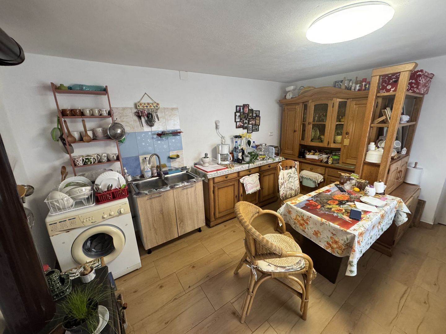 Casa individuala in Arpasu de Sus, teren mare, partial renovata - Poză 2