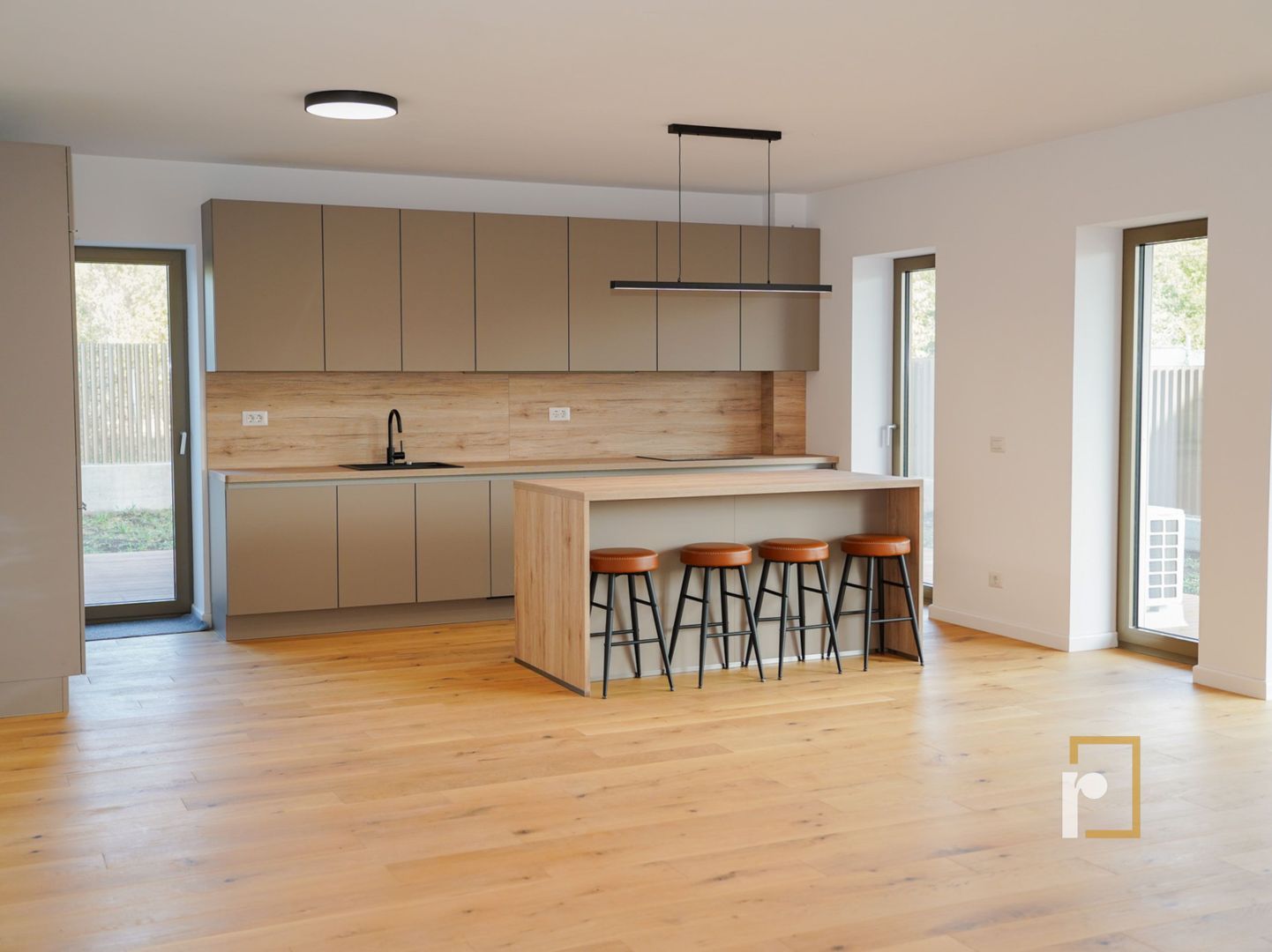 APARTAMENT 2 CAMERE | GREEN LAKE | LOC DE PARCARE | GRADINA 168MP - Poză 1