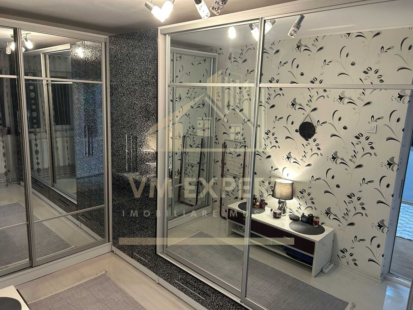 APARTAMENT 3 CAMERE ETAJ 3 VISOI - Poză 4