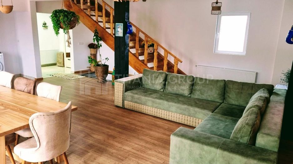 INVESTITIE Vila moderna + vila la rosu, teren 1480 padure - Poză 26