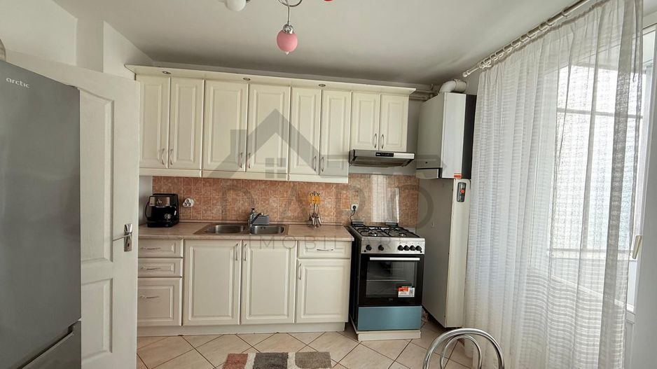 Închiriez apartament cu 2 camere in Tg Mureș, zonă centrală - Poză 1