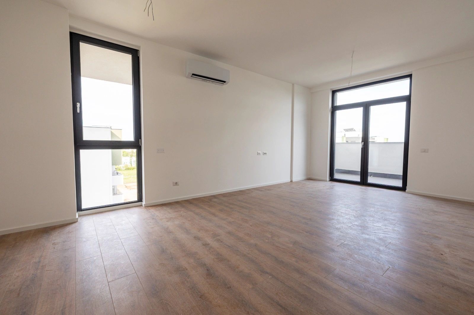 Apartament 2 camere, Zona Torontalului, Bloc nou, Loc de parcare inclus - Poză 1