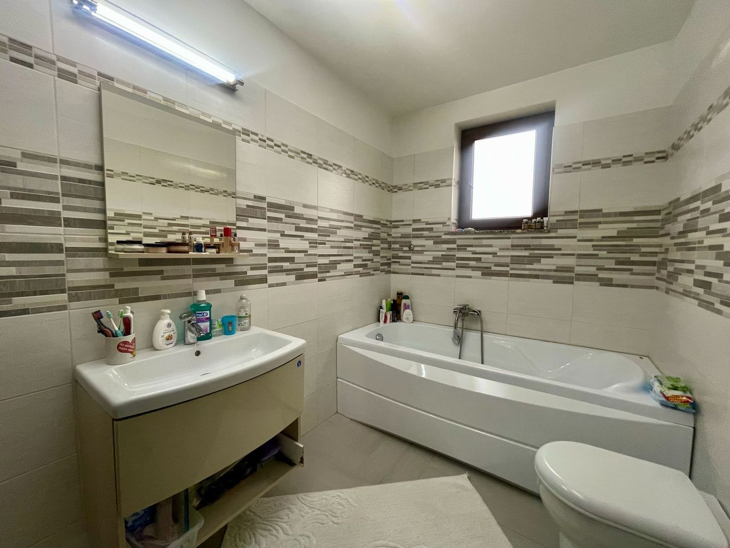 CASA COMPLET UTILATA SI MOBILATA MODERN CU GRADINA | 1100 MP |MARGINEA - Poză 37