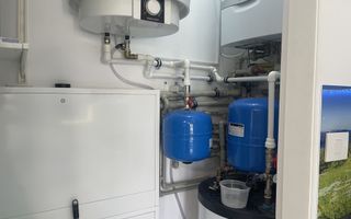 Cornu de Jos  Doua  case moderne, crama la subsol, prosumator - Poză 15