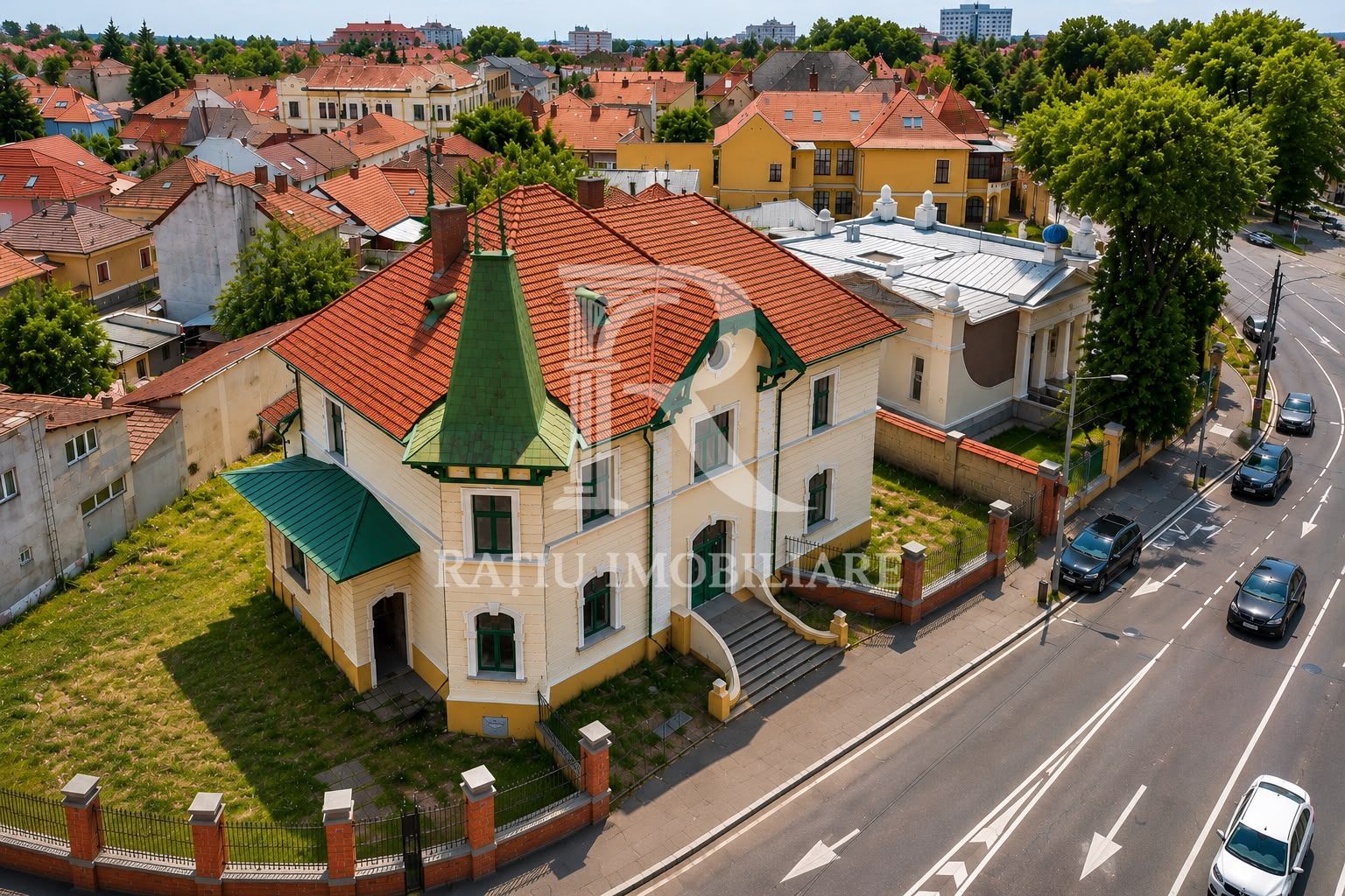 Investiție trophy asset | Clădire reprezentativă în centrul Oradiei - Poză 1