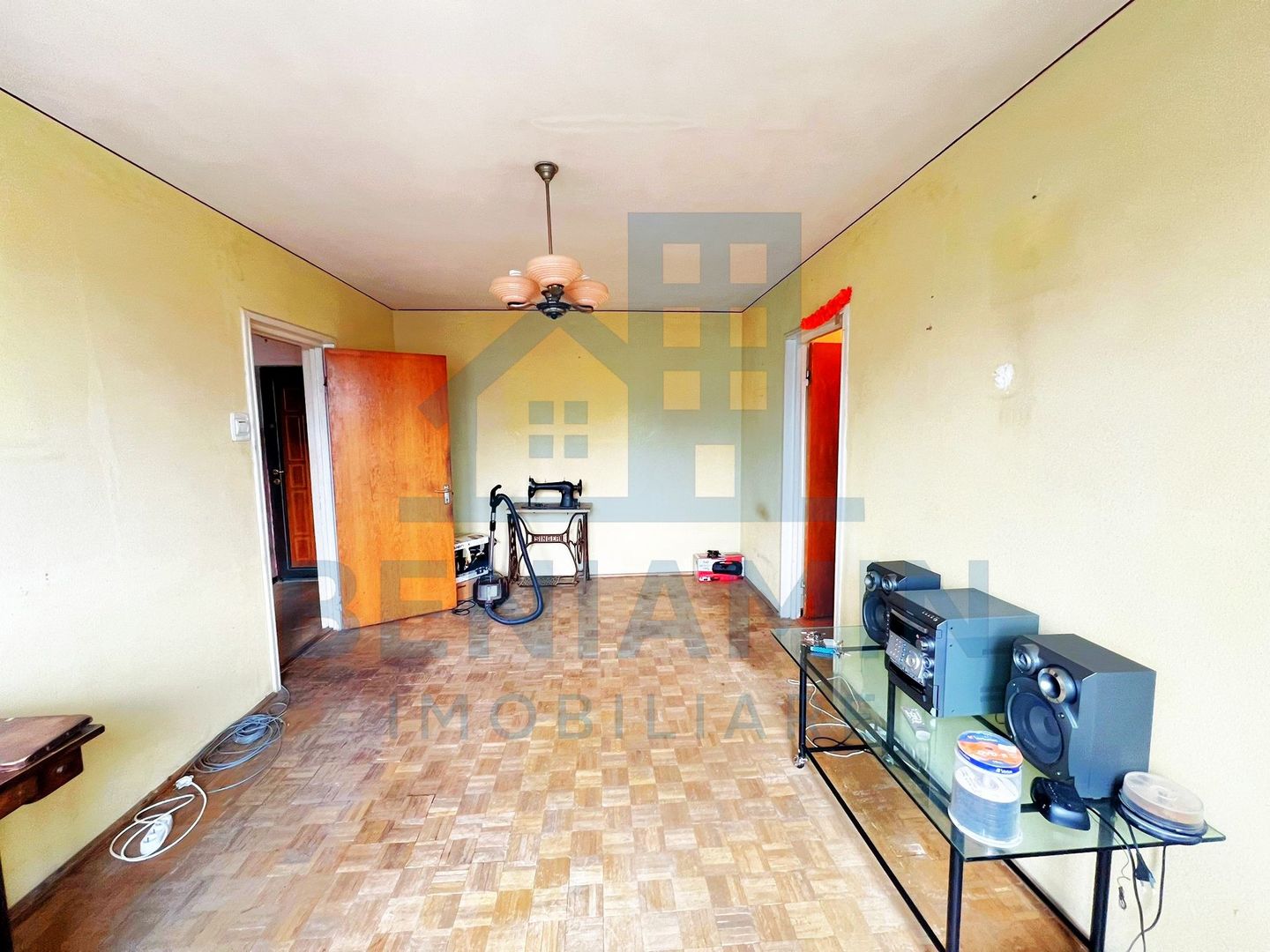 2 Camere-52mp-Balcon-Lift Nou-Anvelopat-Zona-Garii-Necesita-Renovare - Poză 3