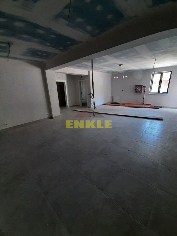 Spatiu comercial de inchiriat, constructie noua, zona centrala - Poză 1