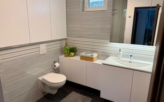 Apartament cu 2 camere in strada Moldovei. - Poză 11