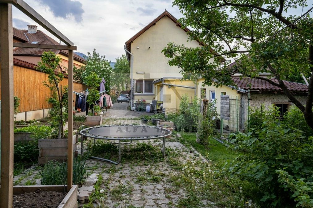 Casa individuala Sacele, 250 mp + 40 mp garaj + 556 mp curte - Poză 3