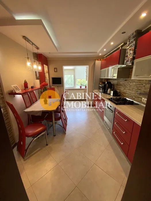 Apartament  3 Camere Decomandat - Et 1 - Bloc 1989 - Poză 2