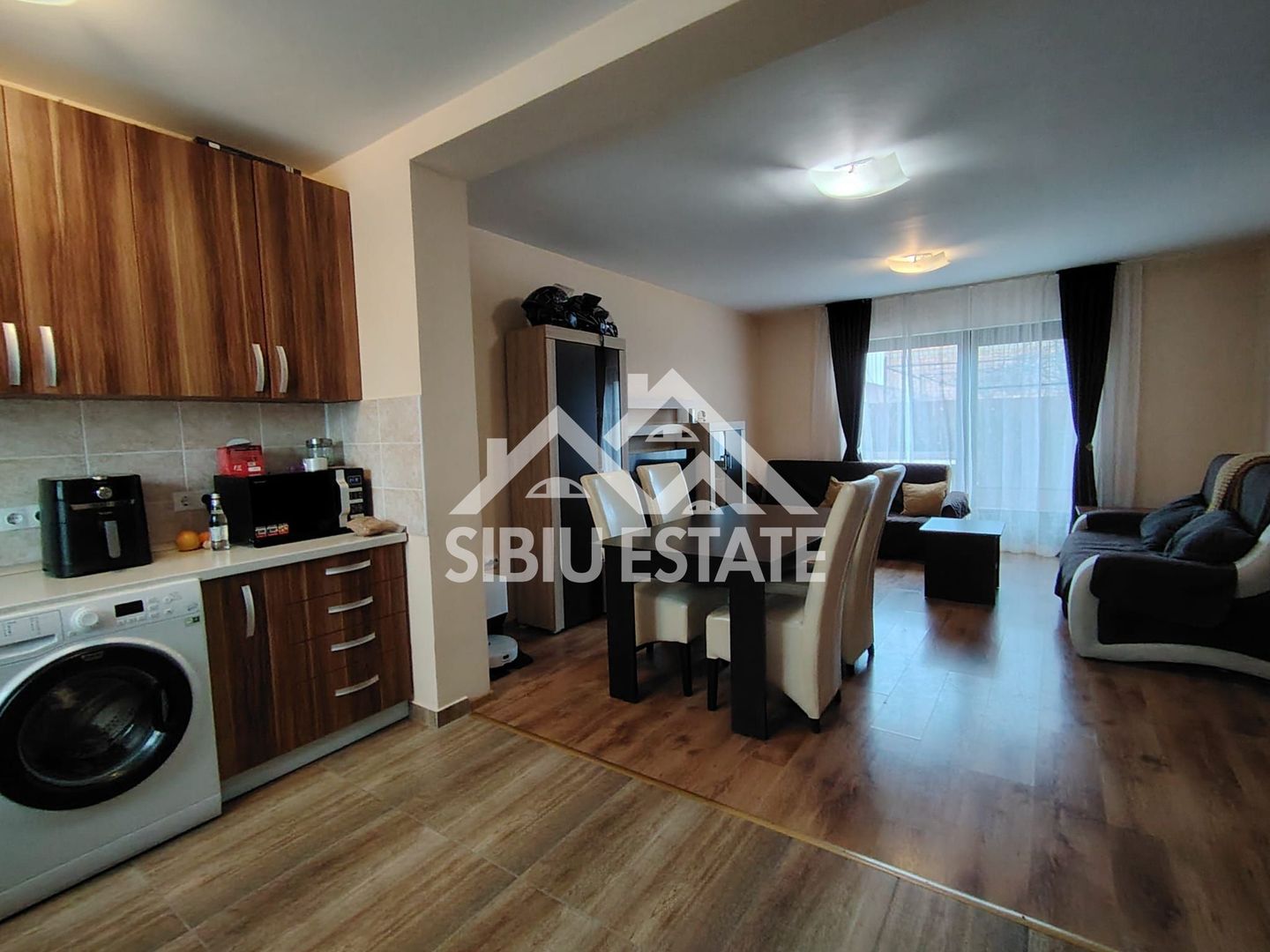 Casa de inchiriat Sibiu, 4 camere 2 bai - Poză 1