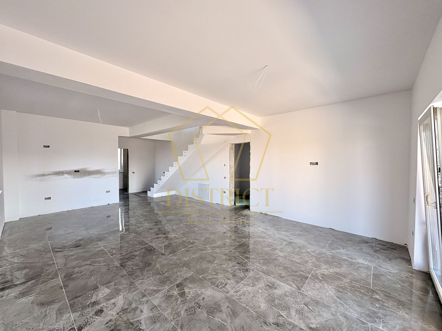 Duplex cu 3 camere, despărțit prin camera tehnica | Mosnita Noua | Barista - Poză 3