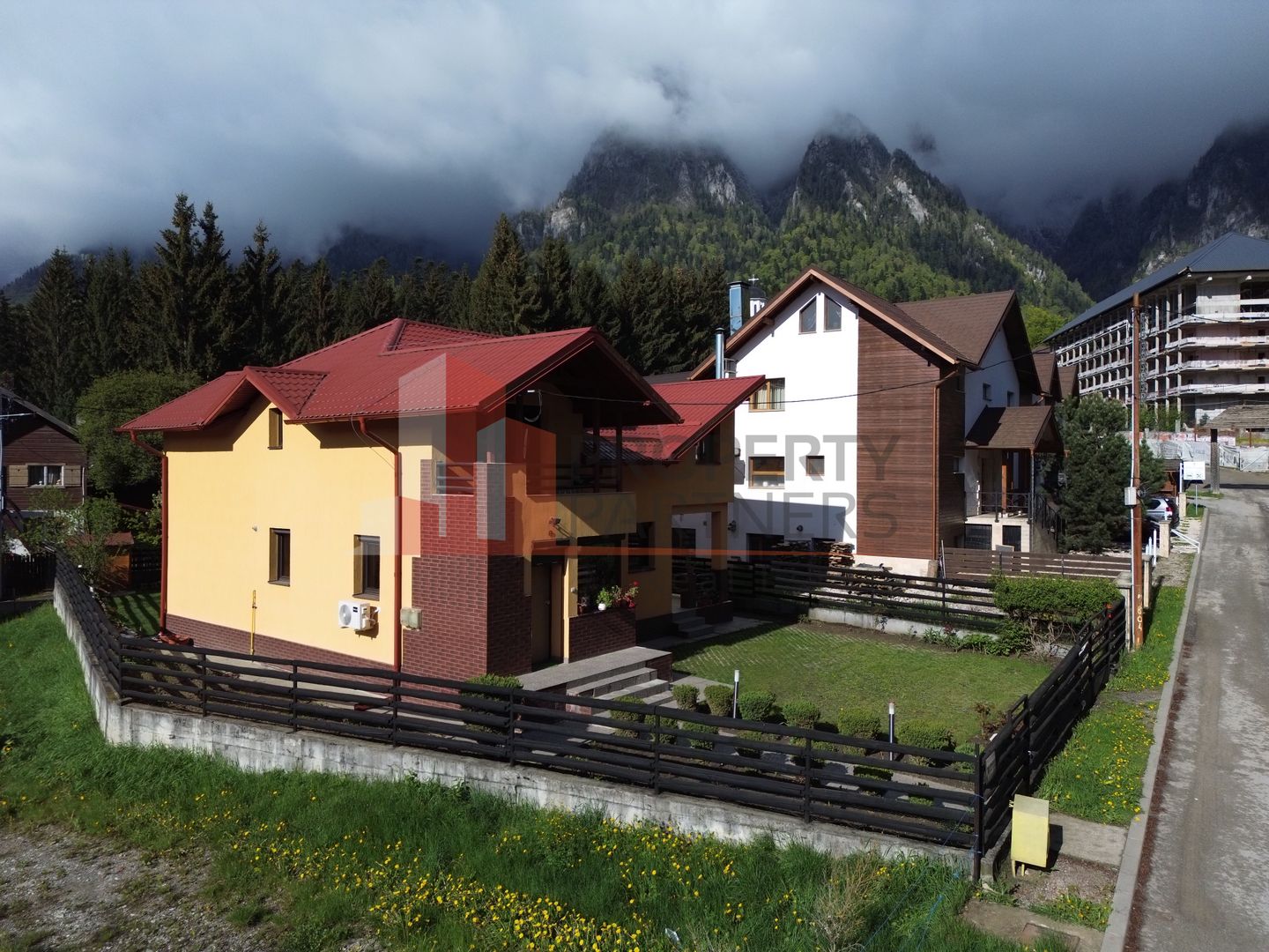 “Vila de Arhitect”  in Busteni - Poză 1