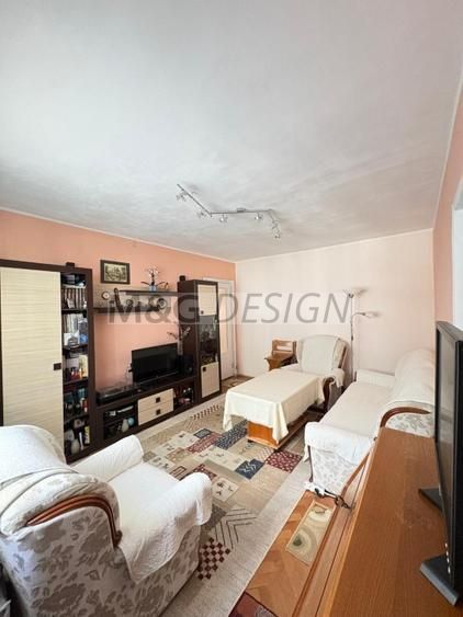Apartament cu 3 camere zona Circumvalatiunii etaj 1 - Poză 1