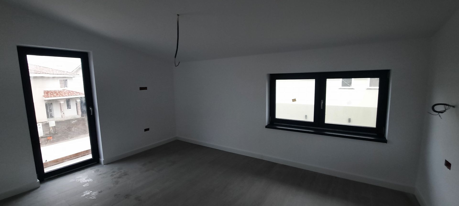 Duplex la cheie despartit prin garaj - Poză 17