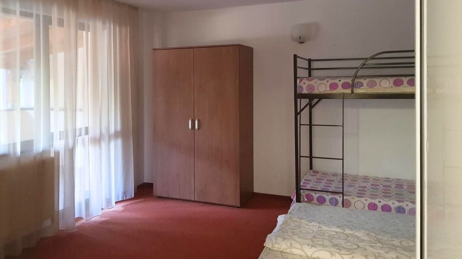 Hotel cu arhitectură montană deosebită poziționare premium Sâmbătă de Sus - Poză 9