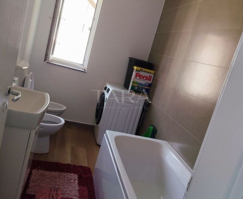 Apartament cu 2 camere de vânzare,  parcare inclusă. - Poză 4