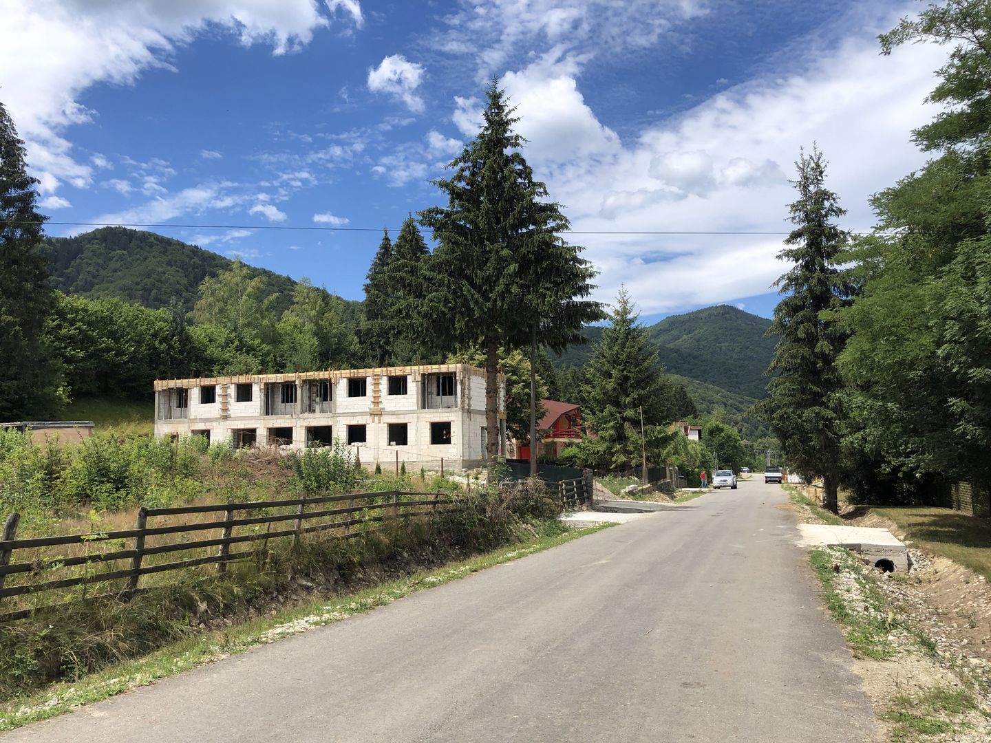 Hotel în constructie-Poiana Mărului plata in rate - Poză 2