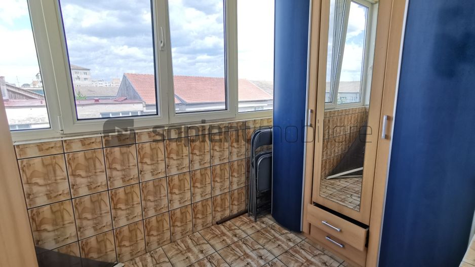 De închiriat apartament cu 4 camere, Bd. Decebal - Poză 7