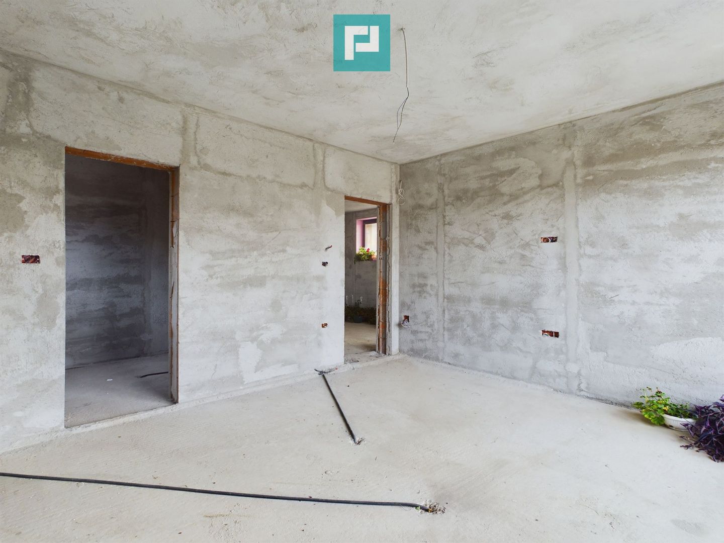 Vilă modernă pe 3 niveluri la gri în Poltura - Poză 13