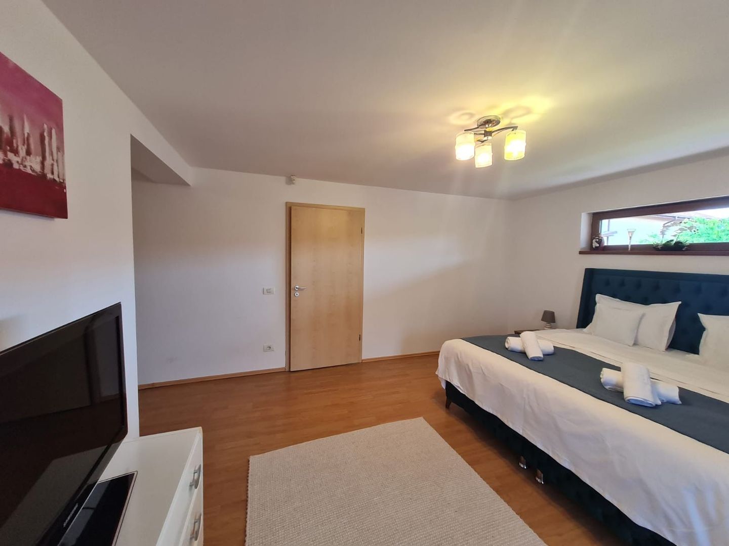 Vila spațioasă și recent renovată în Ghiroda! - Poză 8