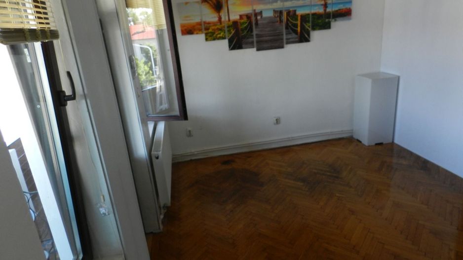 Etaj de Vilă Interbelică, 5 Camere, Balcon și Mansardă – Parc Carol - Poză 8