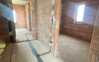 Casă la roșu, 3 dormitoare, teren 340 mp – Moșnița Nouă, lângă Kaufland - Poză 10