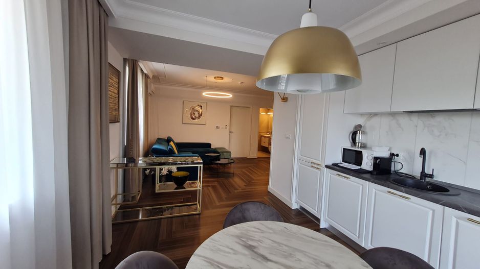 Elegantă și prestanță - Poză 8