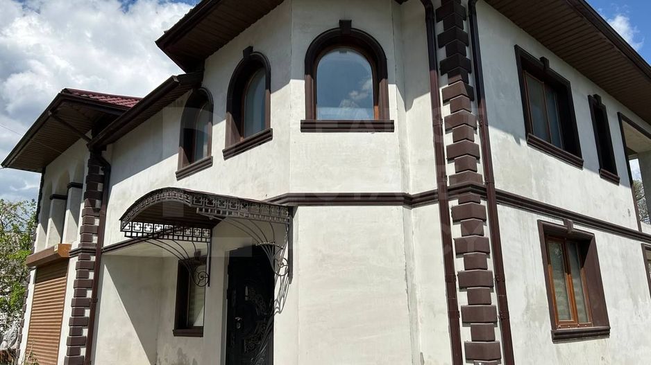 Vânzarea, casa/villa, 4 camere, str. Taras Șevcenco, Pământeni - Poză 1