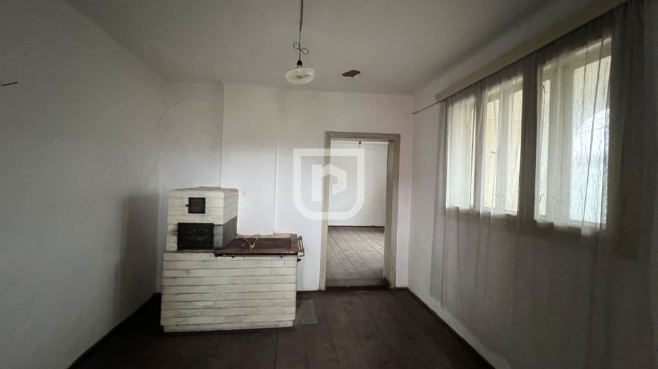 De vanzare casa, atelier fierarie, 4 anexe - 2507 mp in Manastirea Humorului - Poză 3