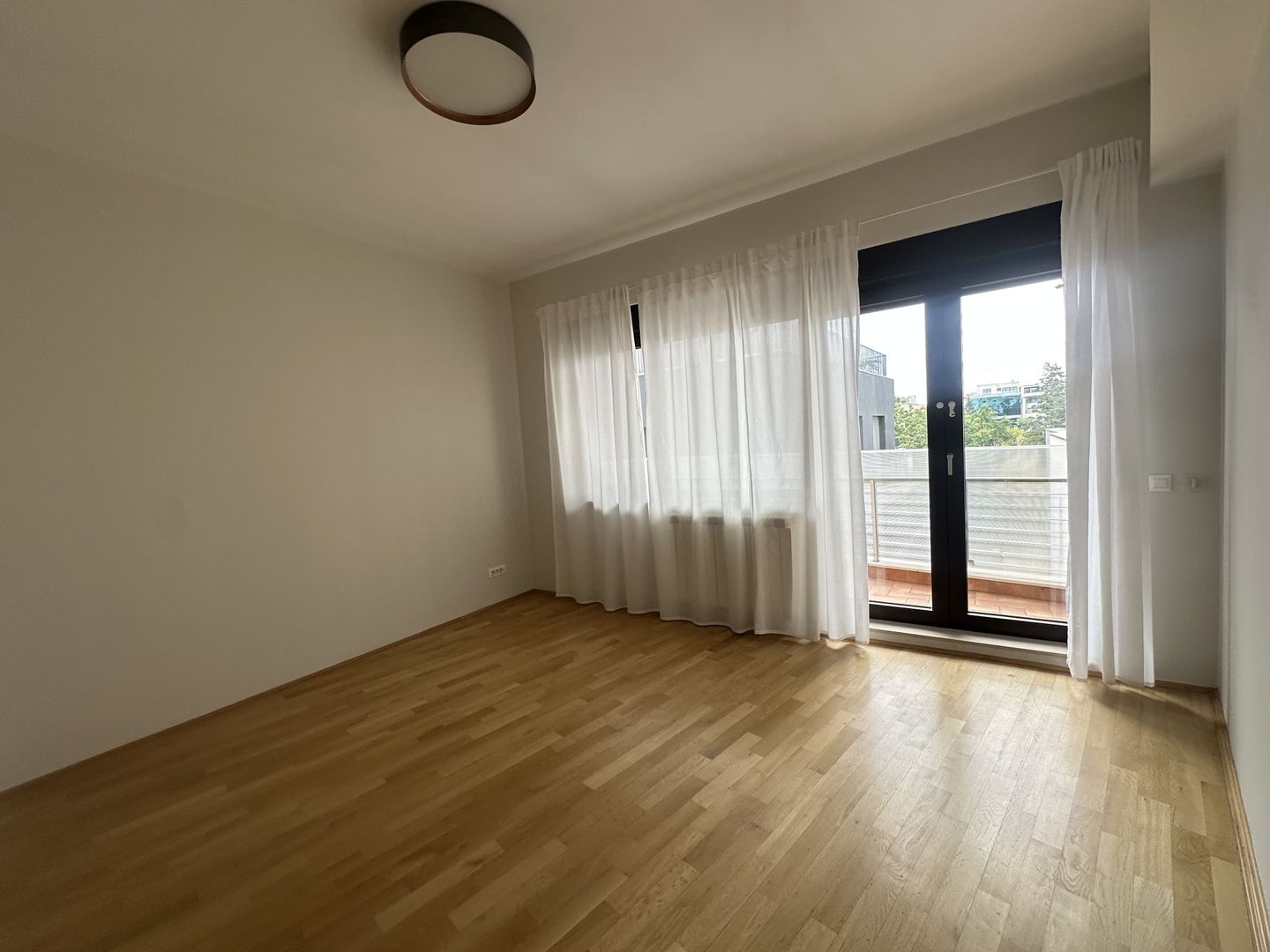 Nou  4 camere  de inchiriat Primaverii - Poză 4