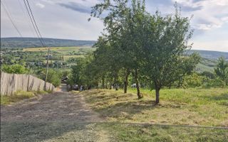 Teren Chicerea – 740 mp lângă școală, priveliste superba - Poză 2