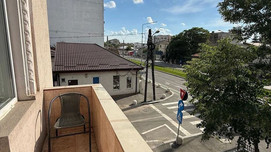 🏢 De Inchiriat: Ap. 3 Camere, Ideal și pentru Birou, Metrou EROII REVOLUTIEI - Poză 9