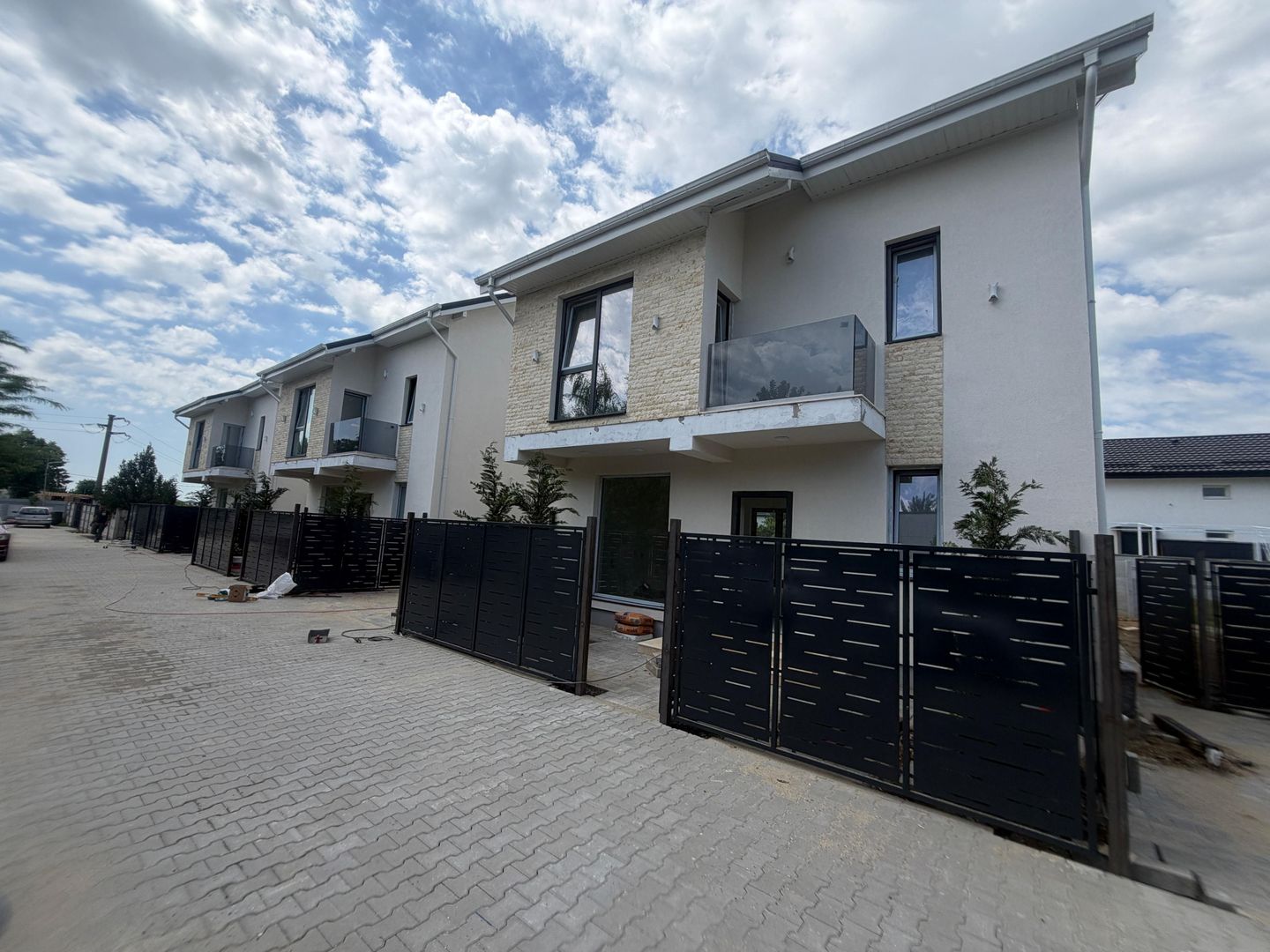 CASA INDIVIDUALA- 4 CAMERE, TOATE UTILITATILE, TEREN 240 MP, COMIS 0% - Poză 3