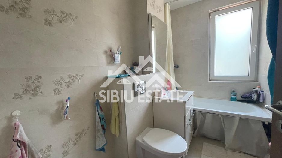 Apartament 3 camere cu grădină 100 mp.  loc de parcare-Calea Cisnadiei - Poză 8