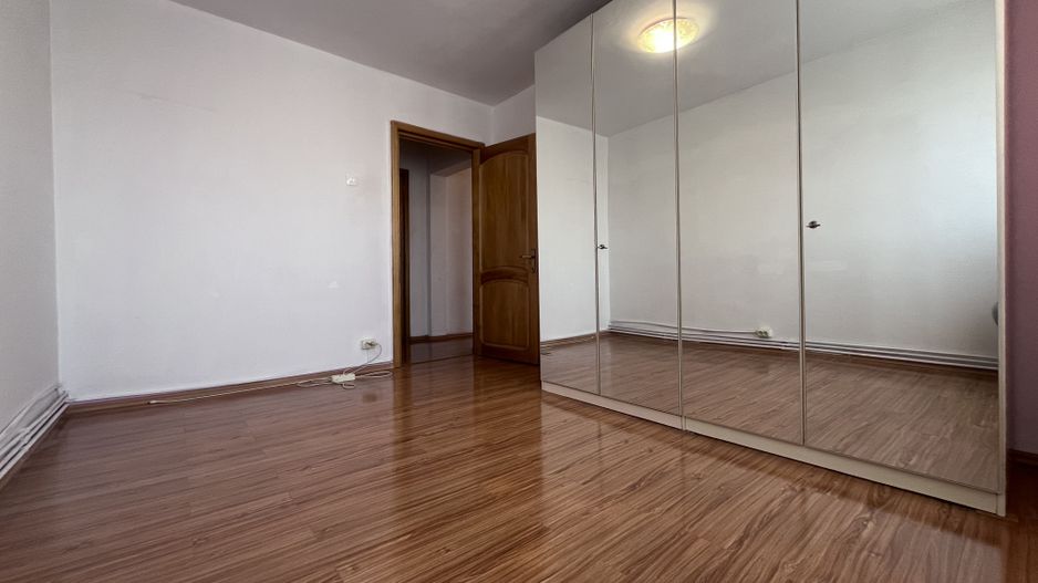 Zonă bună! Vânzare apartament cu 3 camere, micro 6- Târgoviște! - Poză 3