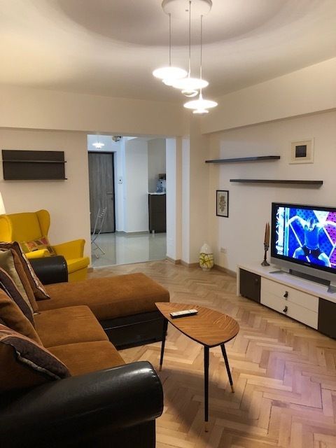 2 camere Unirii, decomandat, 70 mp, etaj 3, stradal - Poză 4