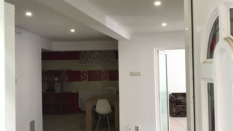 CASA cu 2 imobile în zona centrala - Poză 2