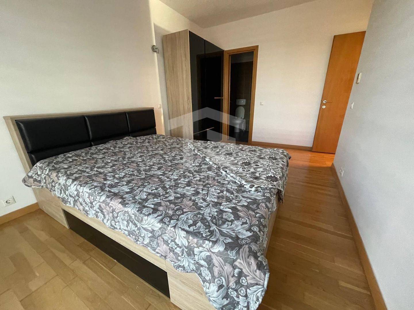 Asmita Gardens 3 Camere 100 mp Metrou 8 m Etaj 2 - Poză 4