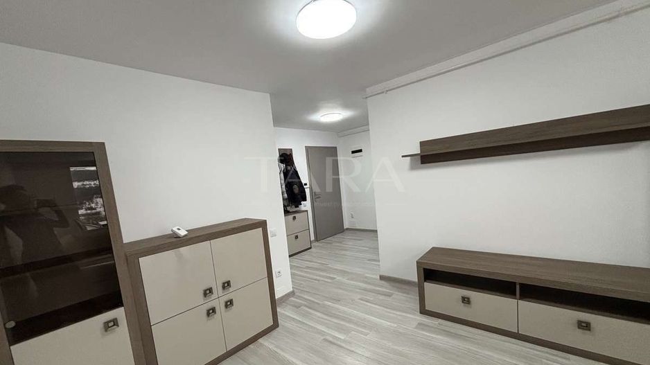 Apartament modern cu 2 camere, terasă generoasă și parcare subterană. - Poză 3