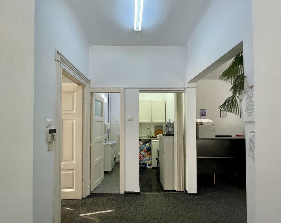 Casa D+P+1 cu curte 100mp, incadrare birouri, zona Eminescu - Poză 9