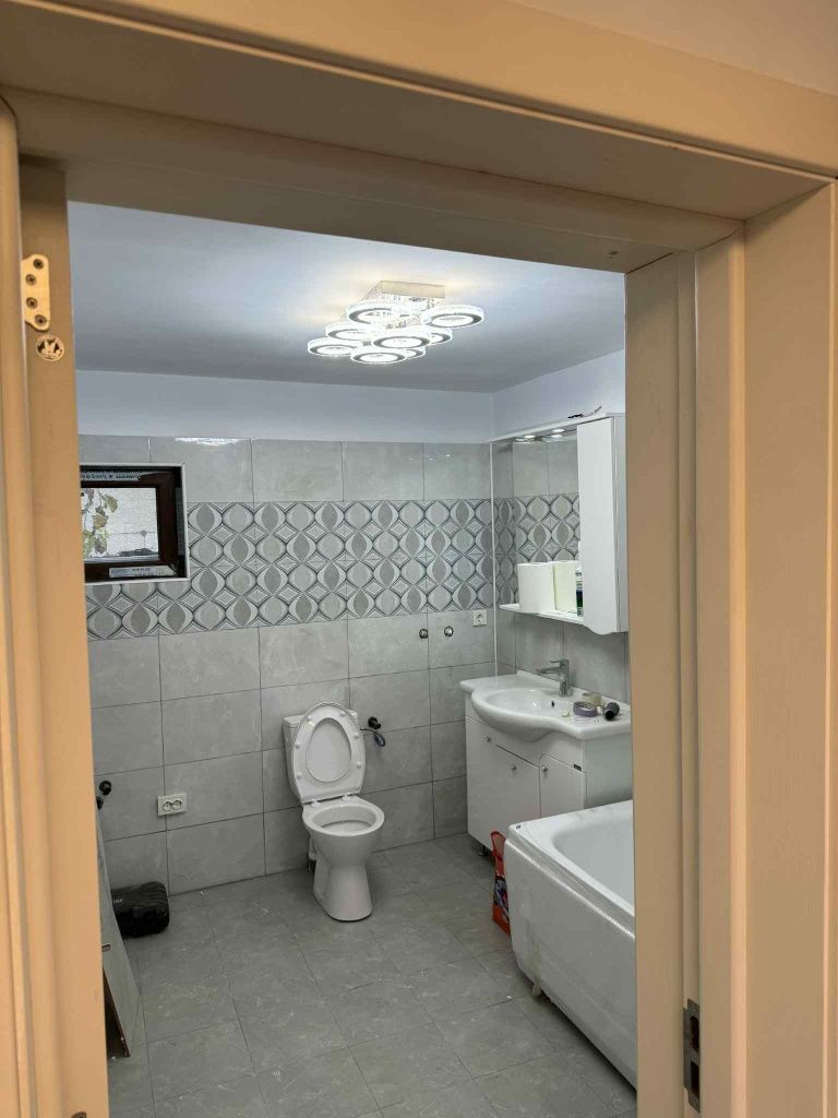 Casa de vanzare proprietate - Poză 2