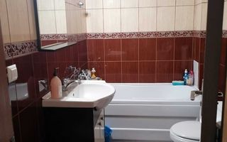 Apartament 70 mp, scara interioară, curte, parcare și boxă, mobilat. - Poză 8