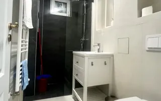 Un apartament primitor si modern, situat in zona Ultracentrală - Piața Victoriei - Poză 15