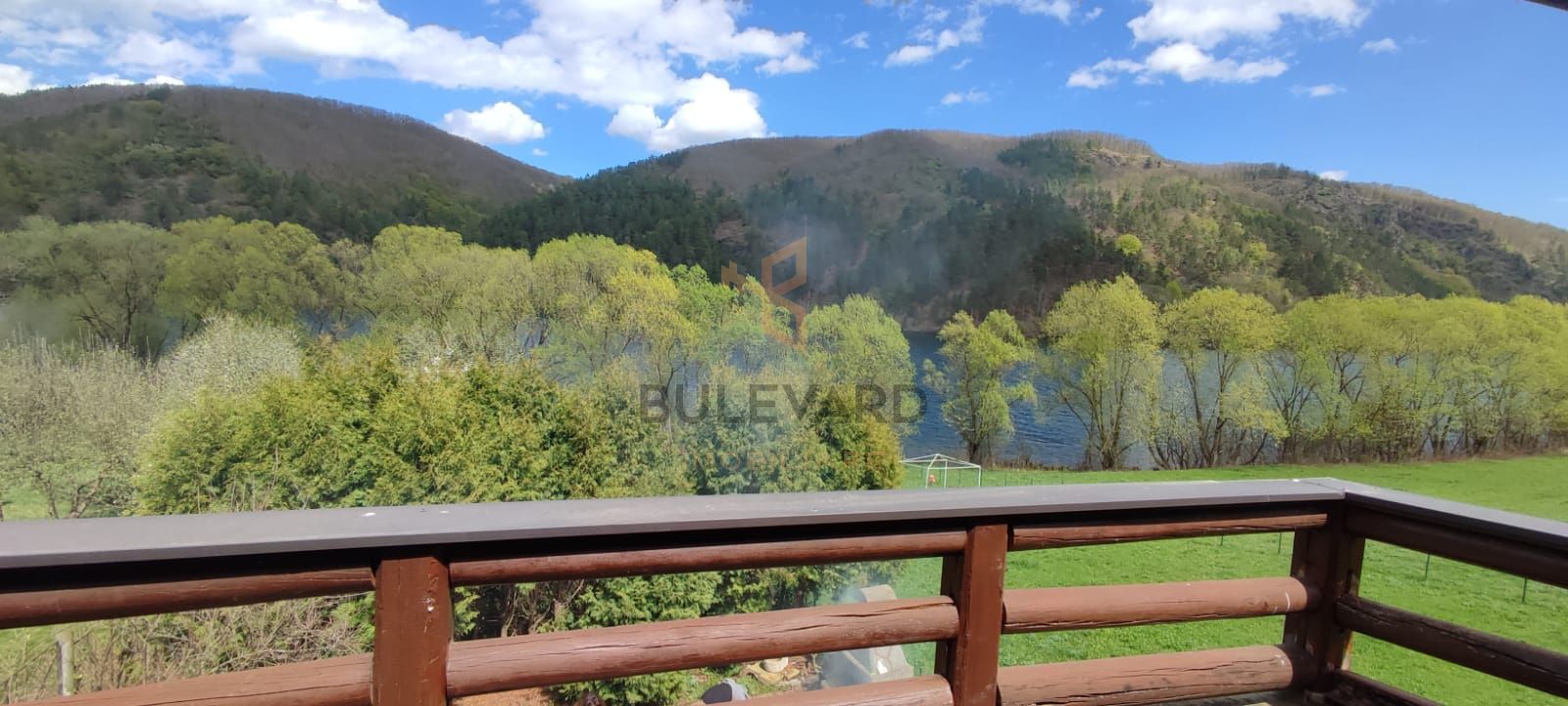 Cabana si teren 1000 mp cu iesire la lac! - Poză 1