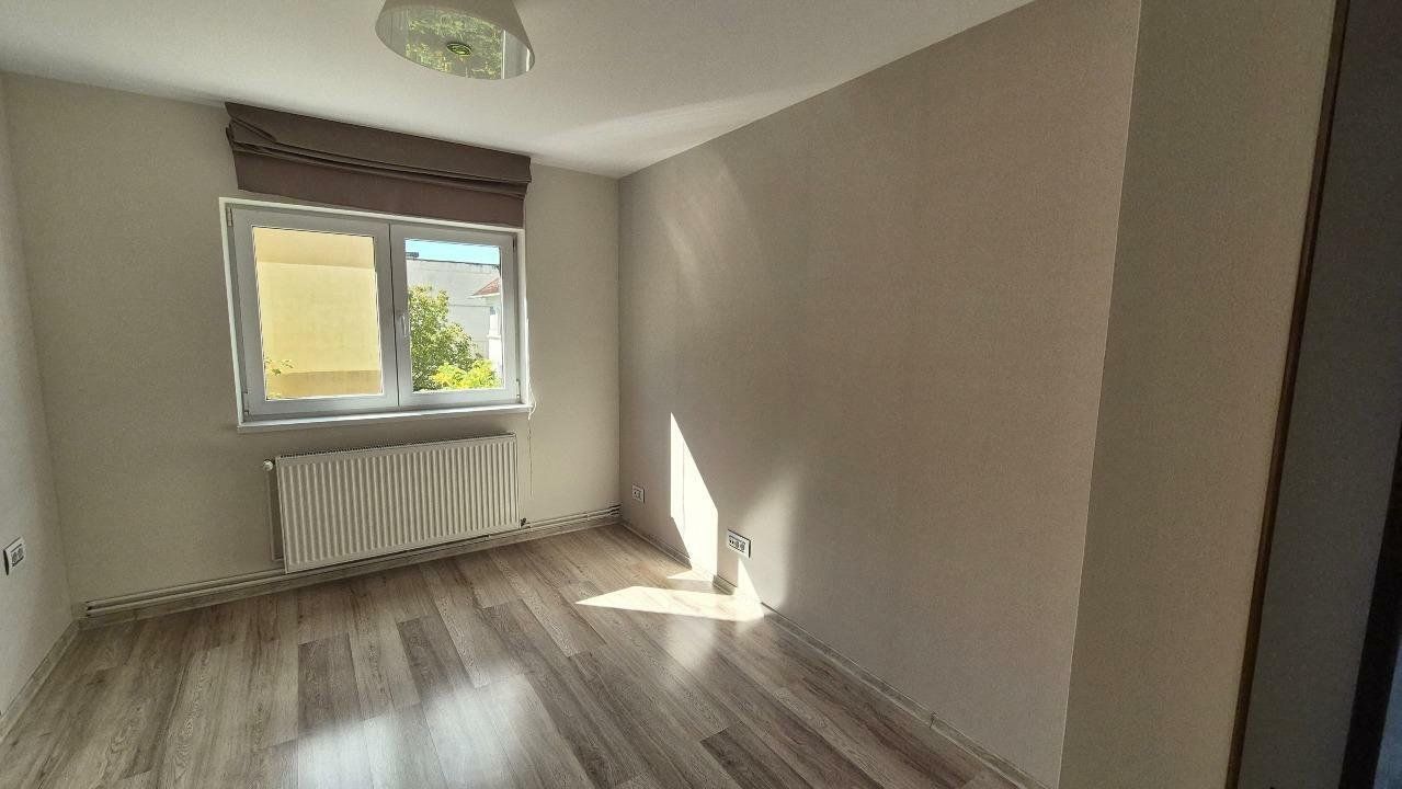 Central, 4 camere renovate, liber la vanzare, loc parcare concesionat - Poză 7